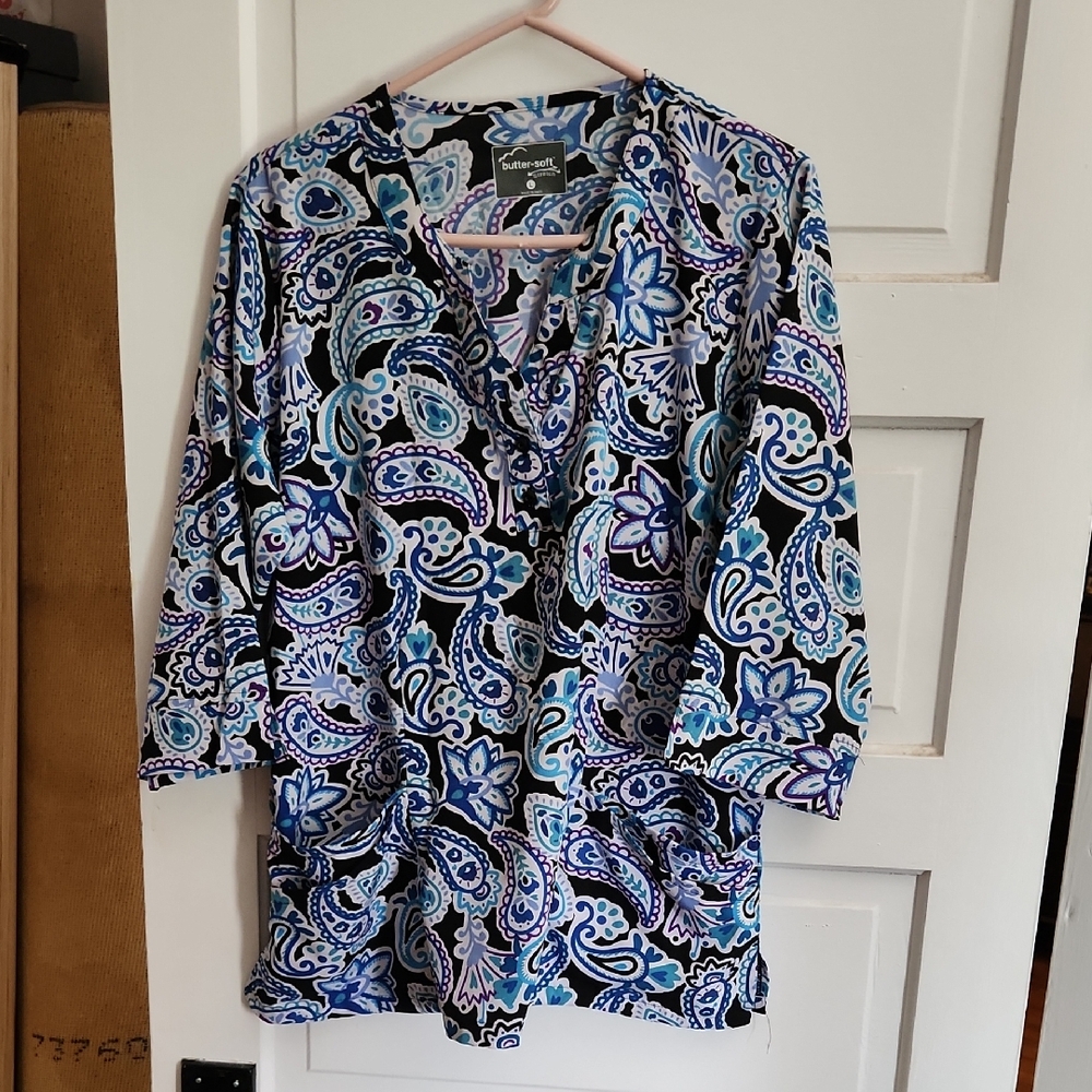 Butter Soft Scrub Top Size L